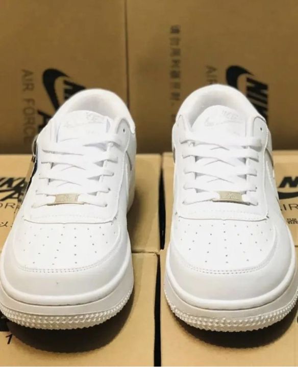 Nike%20Air%20Force%20One%20for%20boys/girls%20unisex%20Plain%20White%20Sneaker%20-%20Image%202