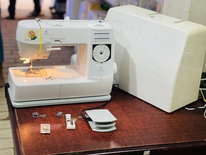 Toyota%20sewing%20machine%20-%20Image%202
