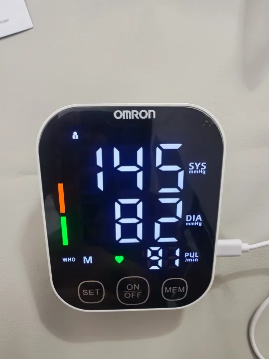 Omron%20Blood%20pressure%20meter%20fully%20automatic%20USB%20powered%20/%20Rechargeable%20-%20Image%205
