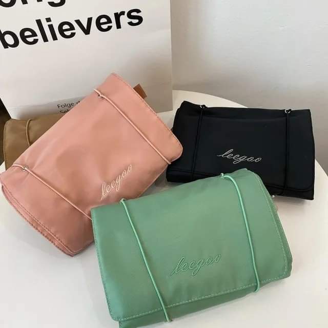 Roll%20up%20Makeup%20Bag,Cosmetic%20Travel%20Bag,4-in-1%20Detachable%20Roll%20up%20Toiletry%20Bag,%20Large%20Capacity%20Hanging%20Makeup%20Organizer%20for%20First%20Aid,%20Personal%20Care%20-%20Image%207