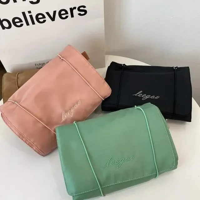 Roll%20up%20Makeup%20Bag,Cosmetic%20Travel%20Bag,4-in-1%20Detachable%20Roll%20up%20Toiletry%20Bag,%20Large%20Capacity%20Hanging%20Makeup%20Organizer%20for%20First%20Aid,%20Personal%20Care%20-%20Image%207