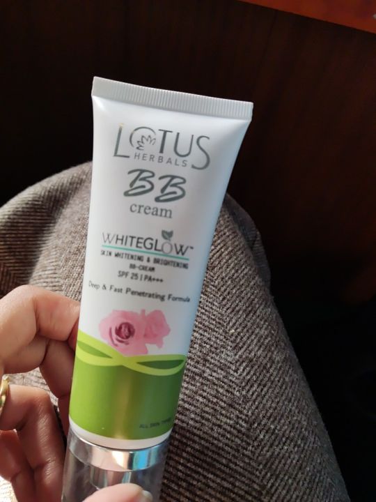 Lotus%20Whiteglow%20BB%20Cream%2070%20Ml%20SPF%2025%20-%20Image%202