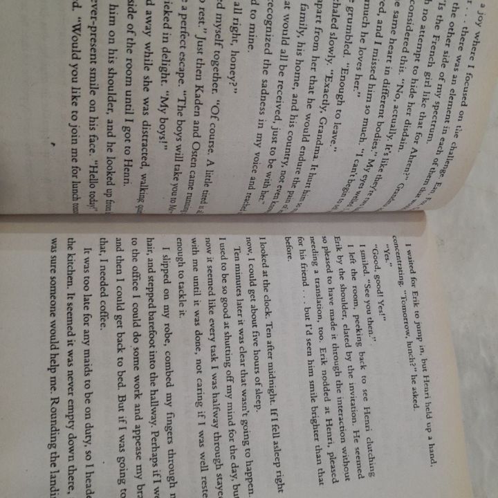 THE%20CROWN%20BOOK%20FIVE%20OF%20THE%20SERIES%20BY.%20KIERA%20CASS%20-%20Image%203