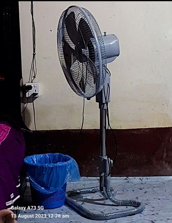 VISION%20Heavy%20Stand%20Fan-Trendy-Gray%205%20Blades-18"%20-%20Image%204