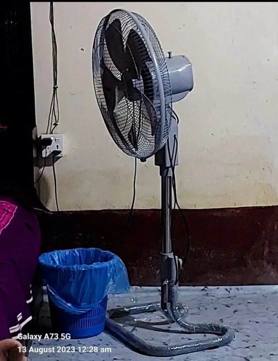VISION%20Heavy%20Stand%20Fan-Trendy-Gray%205%20Blades-18"%20-%20Image%204