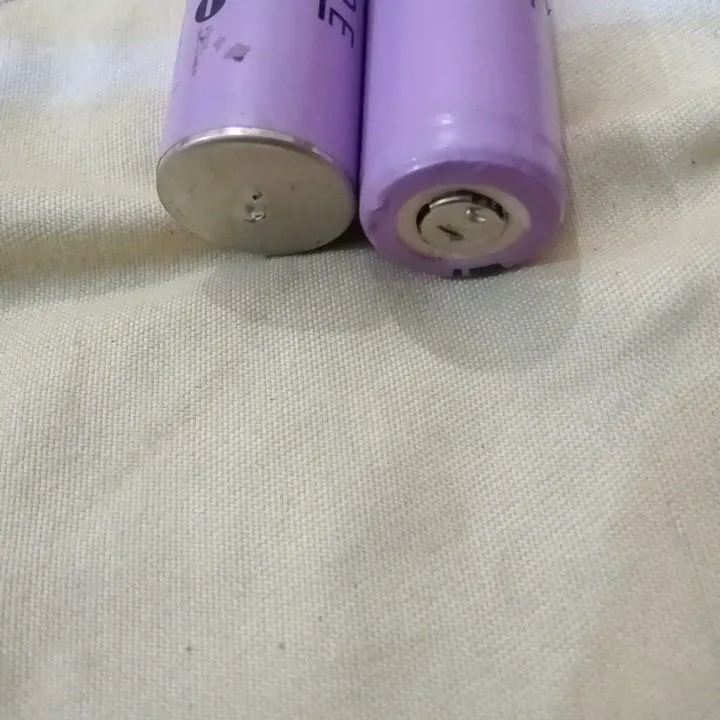 CGR18650E%20lithium%20cell%202800%20mah%20-%20Image%202