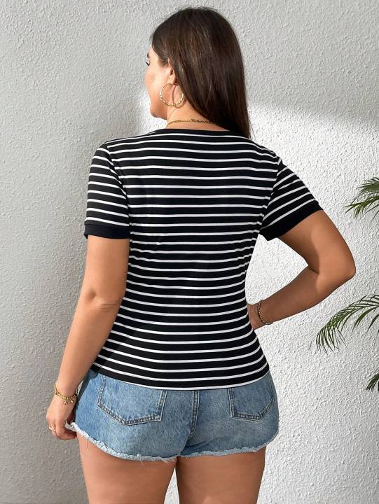 Hot%20Sale%20Leisure%20Striped%20Versatile%20Comfortable%20F-Neck%20Plus%20Size%20Women's%20T-Shirt%20-%20Image%203