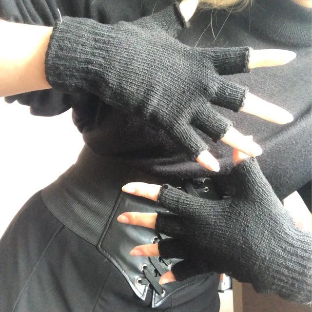 Hand%20Gloves%20for%20Winter%20-%20Warm%20and%20Comfortable%20for%20Men%20and%20Women%20-%20Image%202