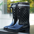 Fashionable and minimalist style drawstring and tight mouth waterproof and anti slip outdoor work women's rain boots.