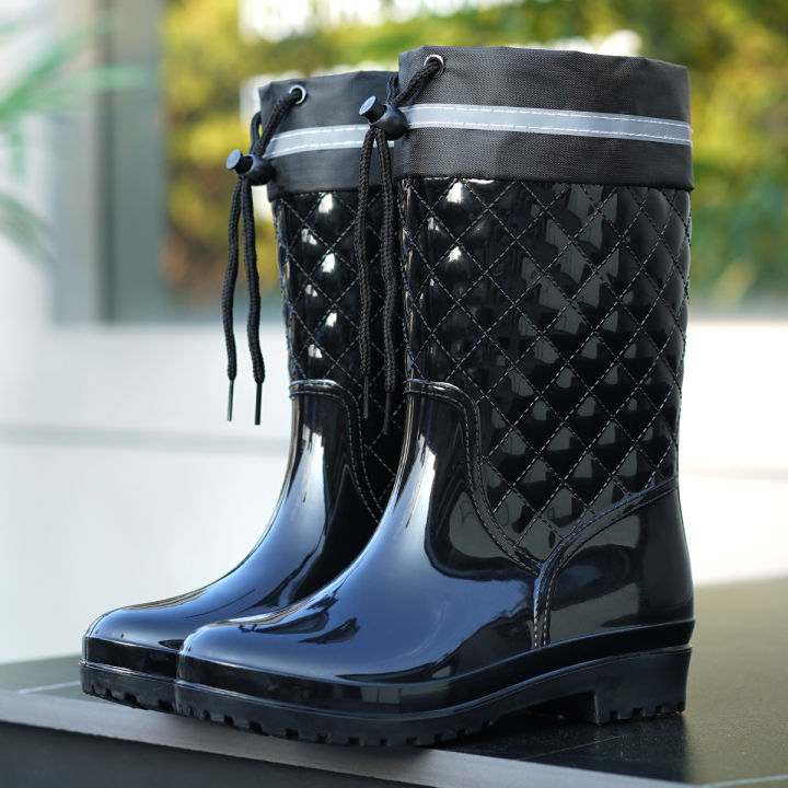 Fashionable%20and%20minimalist%20style%20drawstring%20and%20tight%20mouth%20waterproof%20and%20anti%20slip%20outdoor%20work%20women's%20rain%20boots%20-%20Image%204