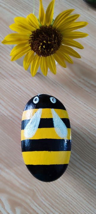 stone painting of honey bee