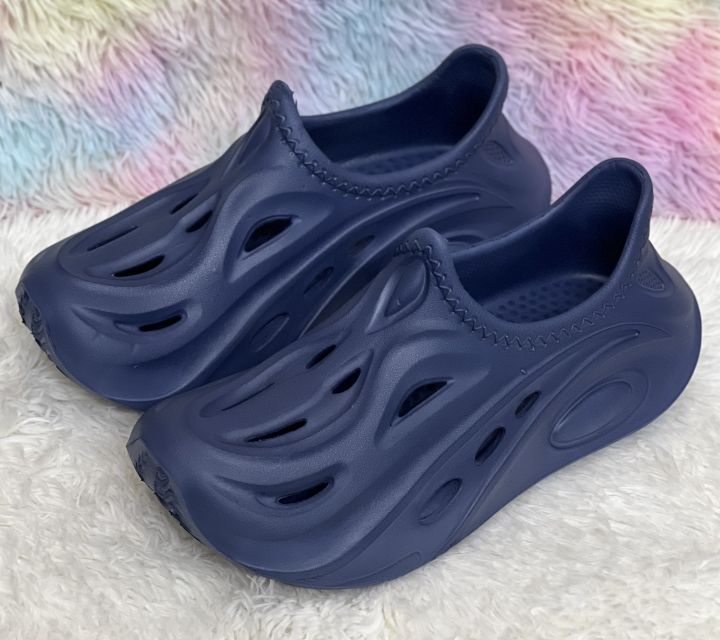 New%20Comfortable%20Summer%20Couple%20Hole%20Crocs%20SuperClogs%20Outdoor%20Beach%20Shoes%20Soft-Soled%20Non-Slip%20Breathable%20Sandals%20for%20Men%20-%20Image%202