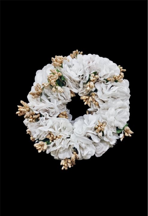Artificial Hand Gajra Made With White Velvet Flower and pillons
