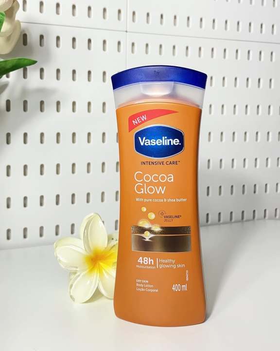 Vaseline%20New%20Intensive%20Care%20Cocoa%20Glow%20Body%20Lotion%20400ml%20%7C%20With%20Pure%20Cocoa%20%20and%20Shea%20Butter%20%7C%20Body%20Moisturizer%20%7C%2048%20hr%20Moisturization%20%7C%20Healthy%20Glowing%20Skin%20-%20Image%204