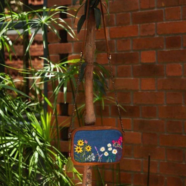 Crossbody%20Shoulder%20Bag%20For%20Girls%20New%20Embroidery%20Trendy%20Handbag%20Ethnic%20Style%20Ladies%20Handbag%20New%20design%C2%A0%20purse%20Jannat%20Store%20-%20Image%202