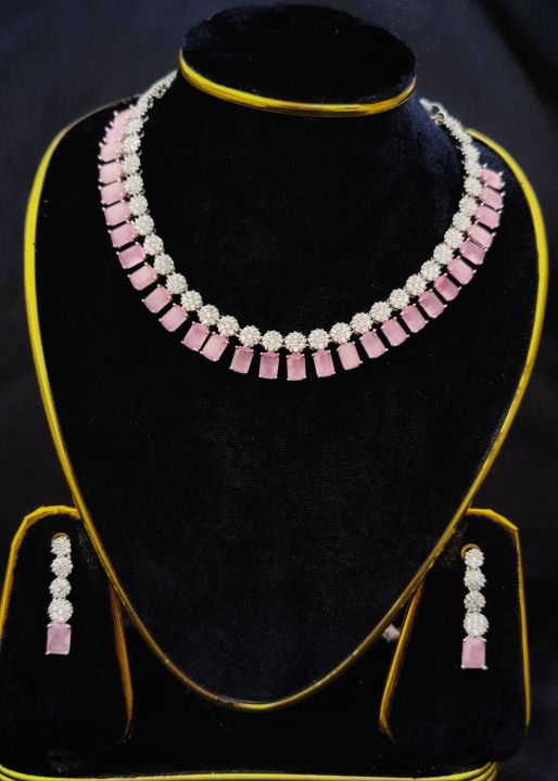 Fashionable necklace set for women