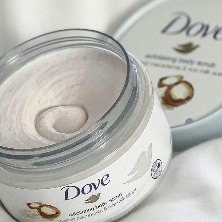 Dove%20Exfoliating%20Body%20Scrub%20%7C%20Crushed%20Macadamia%20and%20Rice%20Milk%20-%20Image%205