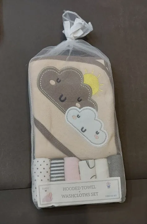 Baby%20hooded%20towel%20and%20face%20towels%20-%20Image%207