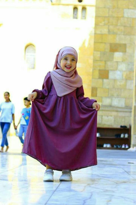 Baby%20Girl%20Abaya%20with%20Hijab%202%20Piece%20Set%20Georgette%20Long%20Sleeve%20O-Neck%20Casual%20Outfit%20in%20Purple%20with%20Pink%20Scarf%20-%20Image%204