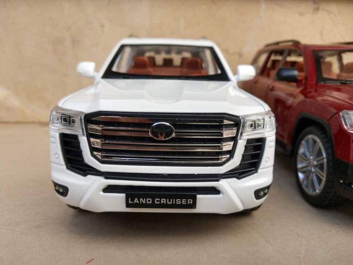 1/24%20Toyota%20LAND%20CRUISER%20LC300%20SUV%20Alloy%20Car%20Model%20Diecast%20Metal%20Toy%20Off-road%20Vehicle%20Car%20Model%20-%20Image%202