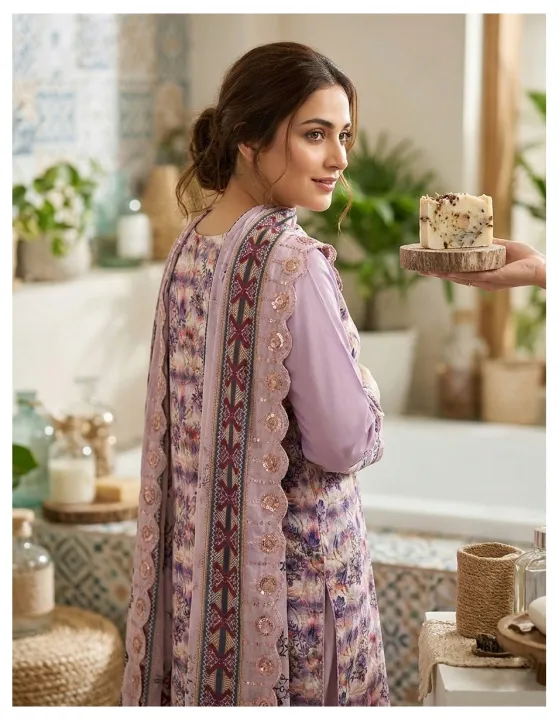 Luxurious%20three-piece%20set%20made%20of%20100%25%20cotton.%20-%20Image%205