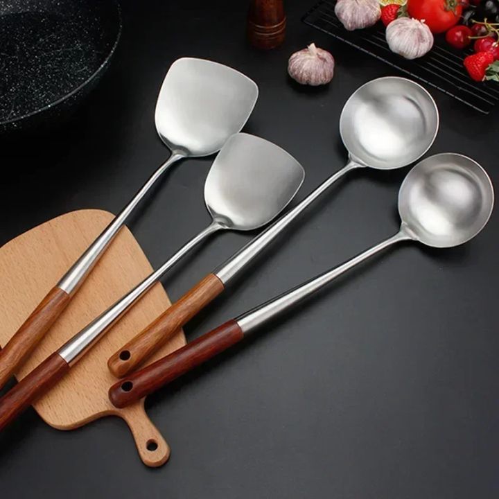 304%20Stainless%20Steel%20Spatula%20Spoon%20With%20Wooden%20Handle%20Lengthened%20Cooking%20Spoon%20Anti-Scalding%20Cooking%20Shovel%20Kitchenware%20-%20Image%203