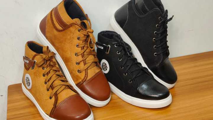 Boots%20classical%20design%20lace%20up%20low%20neck%20up%20and%20stylish%20shoes.%20-%20Image%208