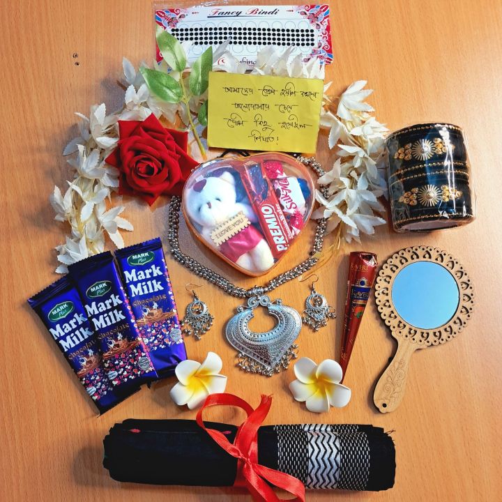 Sari%20Combo%20Gift%20Set%20-%20Saree%20Necklace%20Earrings%20Bangles%20Mehendi%20Mirror%20Kitkat%20Tip%20Love%20Chocolate%20Box%20with%20Doll%20Rose%20Gazra%20Chirkut%20and%20More%20-%20Image%202