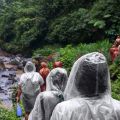 Disposable waterproof raincoat, outdoor hiking and mountaineering emergency multi-color transparent portable  raincoat. 