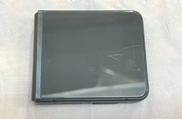 Samsung%20Galaxy%20Z%20Flip%203%20-%20Image%202