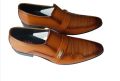 Formel shoes with crocodile peice golden. 