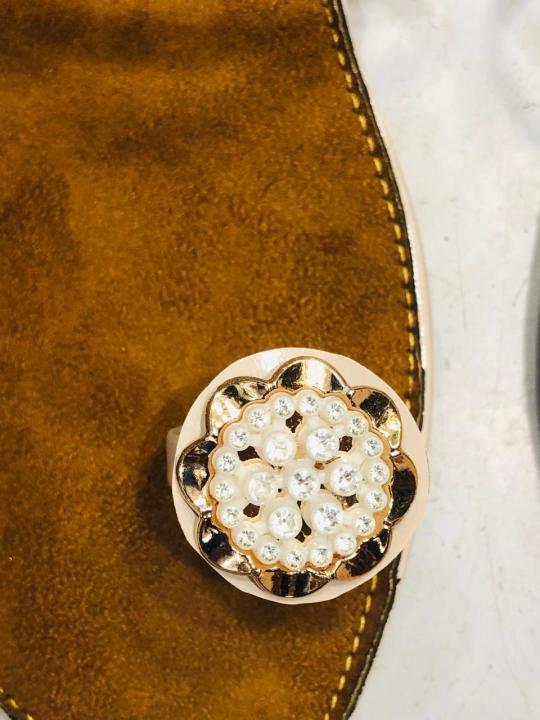 Girls%20Diamond%20Cut%20Flat%20Shoes%20with%20Back%20Chain%20-%20Latest%20Fashion%20Trendy%20Design%20-%20Image%208
