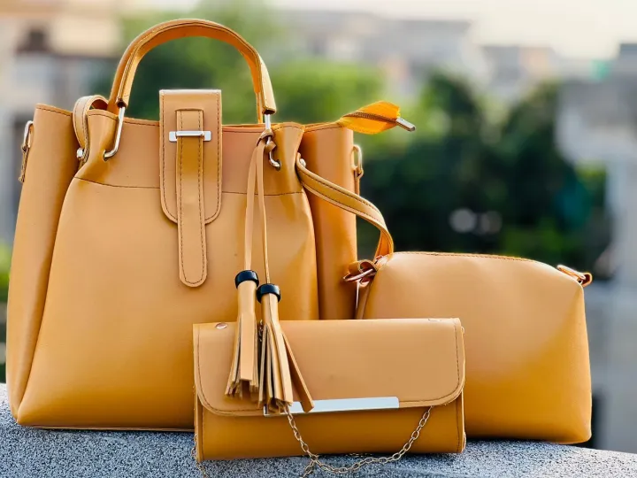 Our%20new%20collection%20of%20Queen%203%20pieces%20Lady%20Handbag%20sets.%20This%20leather%20features%20a%20roomy%20main%20compartment%20and%20%20two%20side%20pockets,%20making%20it%20suitable%20for%20shopping,%20traveling%20or%20simply%20staying%20organized%20,%20and%20comes%20with%20a%20small%20handy%20bag%20and%20pouch%20-%20Image%203