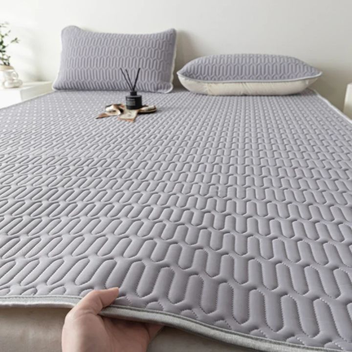 Cooling%20Bed%20Sheet%20Set%20with%20Pillowcases%20Ice%20Silk%20&%20Latex%20Quilted%20Breathable%20Cover%20Solid%20Summer%20Bedding%20Comfort%20&%20Heat%20Resistance%20-%20Image%207