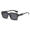 2024 New Square Sunglasses Personalized Sunscreen Ink High Quality Men's Retro Black Classic Rivet Fashion Glasses.