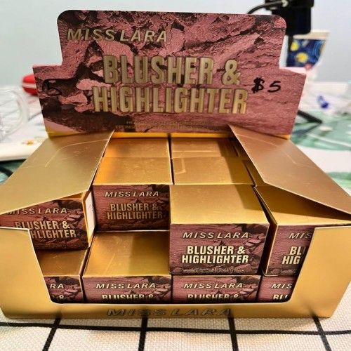 Miss Lara Blusher & Highlighter 3 in 1 Makeup Palette