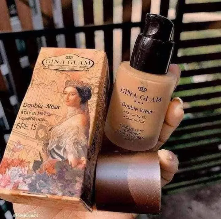 Gina%20Glam%20Double%20Wear%20Stay%20In%20Matte%20Foundation%20SPF%2015%20-%20Image%203