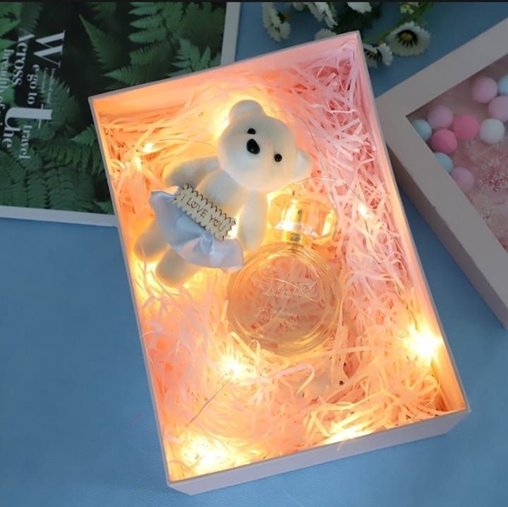 Gift%20Box%20Decorate%20%20Paper%20Filling%20(1000%20Shedder%20Strips%20)%20Decorate%20Gift%20Box%20-%20Image%204