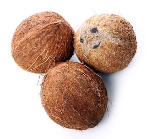 Dry Coconuut, Coconut Seed 2 peices (1000gm-1200gm) নারিকেল পিঠা বানানোর জন্য