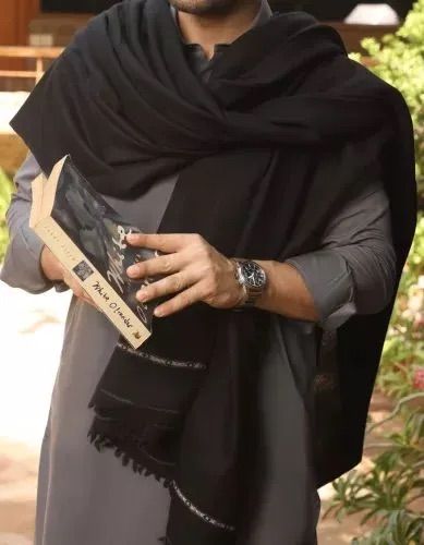 Black%20Shawl%20For%20Men%20_%20Men%20Pashmin%20-%20Image%203