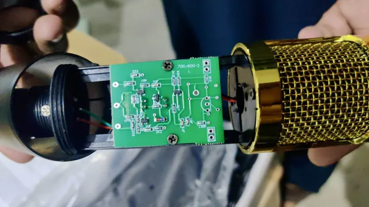 BM800%20Condenser%20Microphone%20with%20Sound%20Card%20and%20Pop%20Filter%20-%20Professional%20Kit%20-%20Image%203