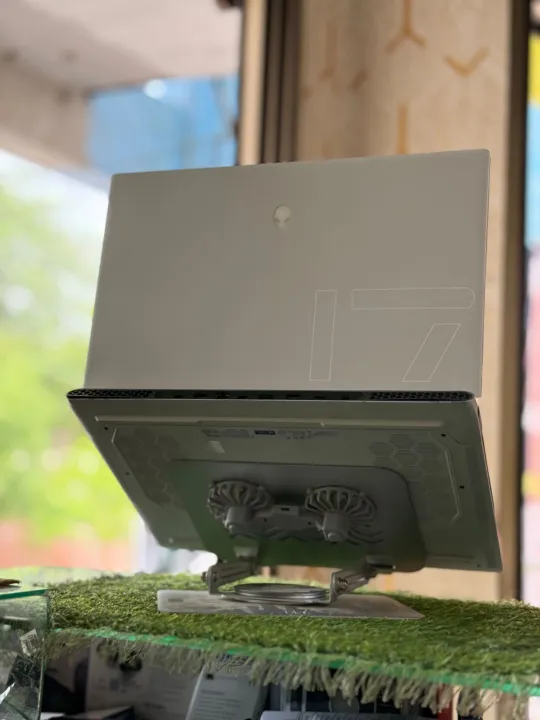 DELL%20GAMING%20ALIENWARE%20X17%20R2%20%7C%20i7-12700H%20%7C%20RTX%203070%20Ti%208GB%20%7C%2016GB%20RAM%20%7C%20512GB%20NVMe%20SSD%20%7C%2017"%20FHD%20360Hz%20%7C%20RGB%20Mechanical%20Keyboard%20%7C%20High-End%20Gaming,%20Editing,%20Design%20&%20Professional%20Work%20-%20Image%207