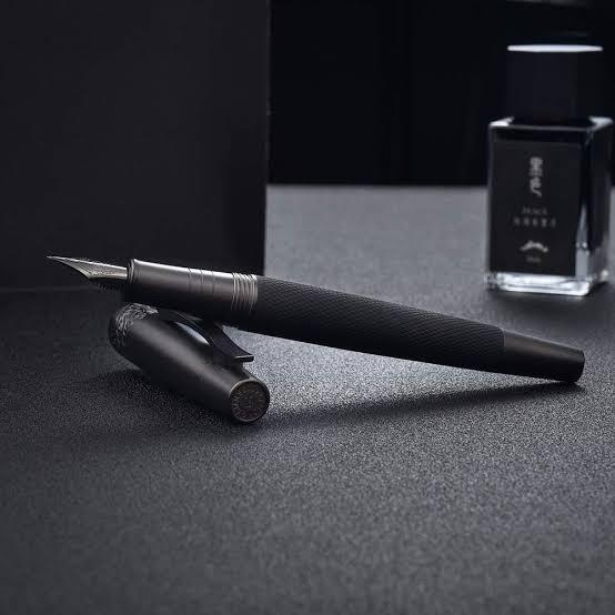 Hongdian%206013%20Matte%20Black%20Fine%20Nib%20Fountain%20Pen%20with%20Metal%20Box%20Titanium%20Black%20Gift%20Pen%20Set%20-%20Image%202
