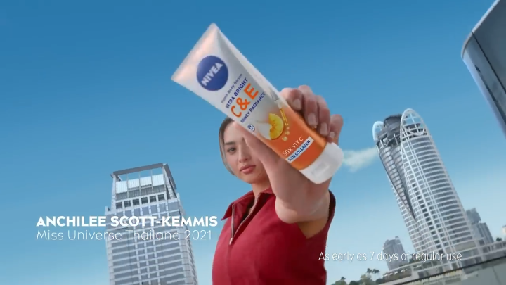 NIVEA Vitamin Body Serum Extra Bright C&E 300 ml | Brightening & Moisturizing Body Lotion (Thailand)