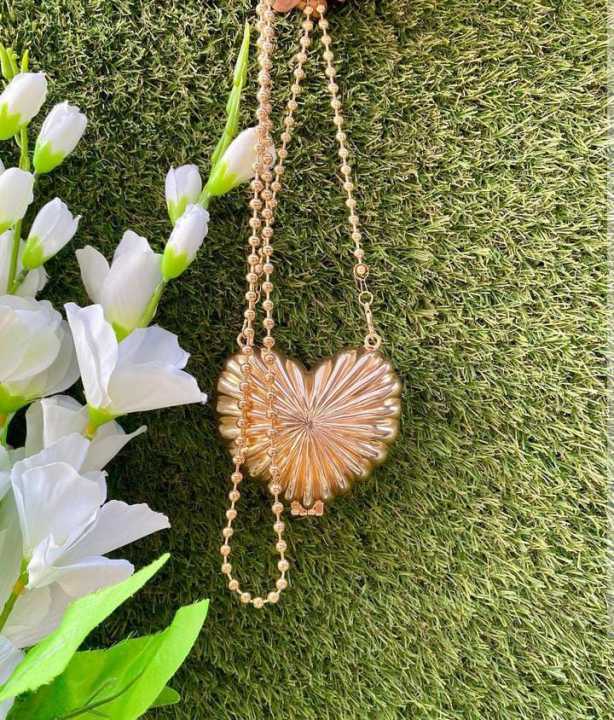 Mini heart metal clutch