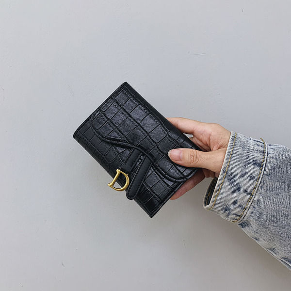 Classic%20Croc-Pattern%20Tri-Fold%20Wallet%20Black%20/%20Pink%20/%20Brown%20-%20Image%202