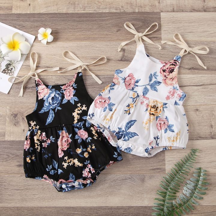 Summer%20female%20infant%20black%20and%20white%20flower%20print%20suspender%20triangular%20Romper%20-%20Image%202