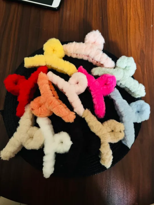 Large%20Women%20Fluffy%20Hair%20Claw%20Solid%20Color%20Faux%20Rabbit%20Fur%20Shark%20Clip%20Soft%20Warm%20Barrette%20Elegant%20Winter%20Hair%20Accessories%20-%20Image%205