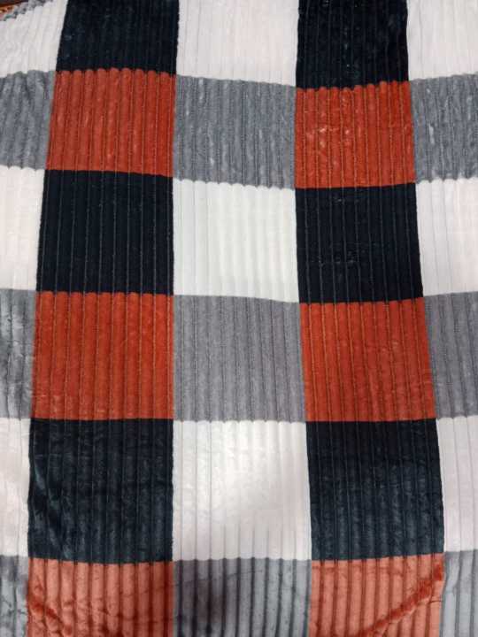 Luxury%20Featherlite%20Blanket%20-%20Dubai%20Edition%20-%20Image%203