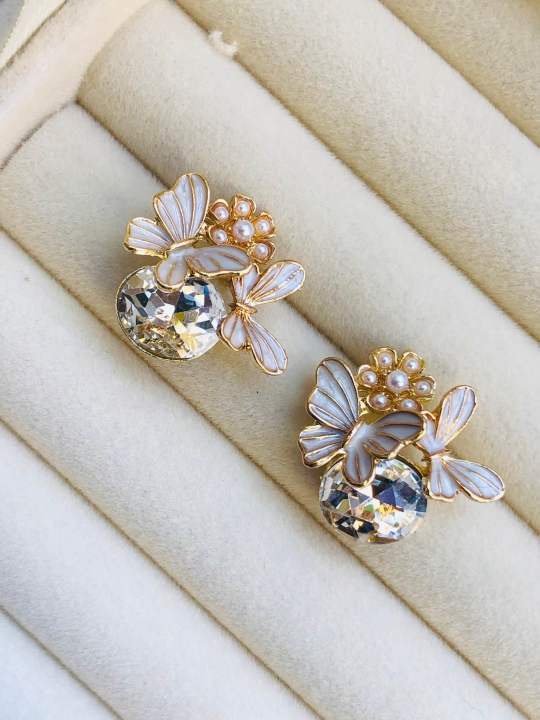 Sparkle%20Roniya%20Butterfly%20Stud%20Earring%20with%20Crystal%20-%20Image%203